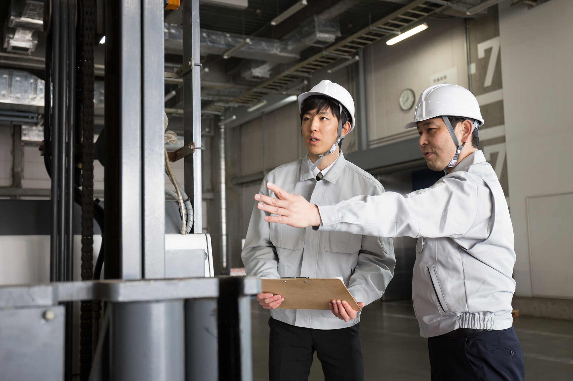 物流センター フォークリフト